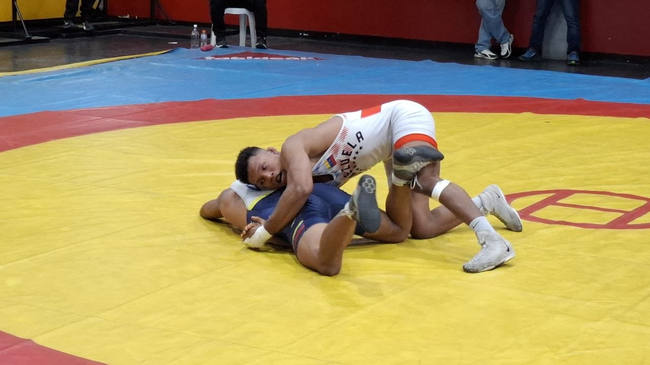 Lucha libre definió sus campeones