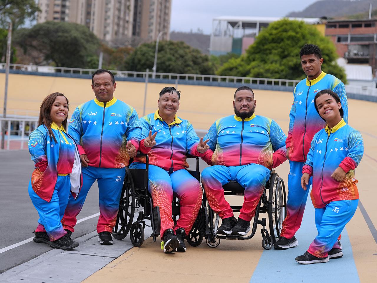 Parapotencia tiene uniformes de gala