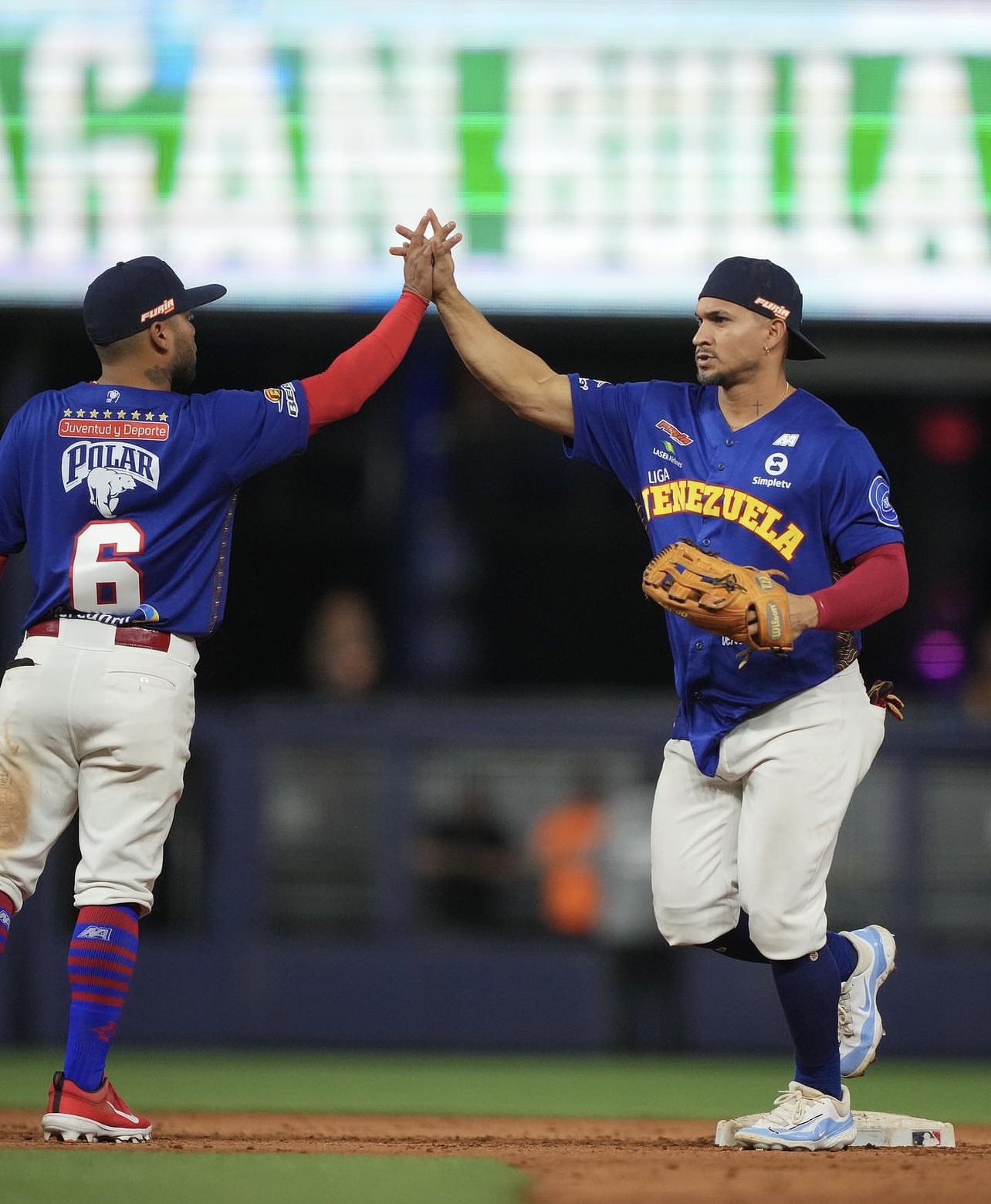 TIBURONES DE LA GUAIRA CLASIFICA A SEMIFINALES