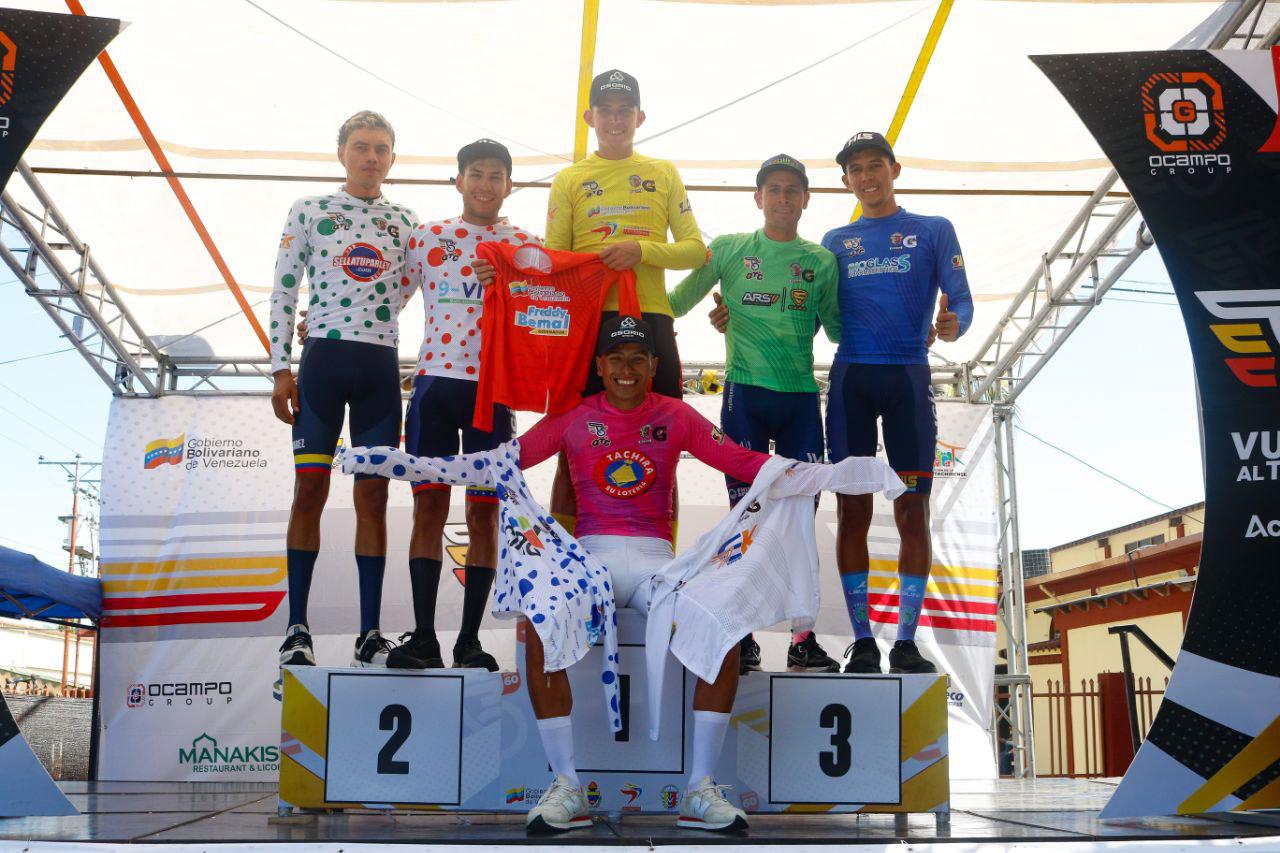 Arlex Méndez se corona con una bicicleta prestada en la tercera etapa