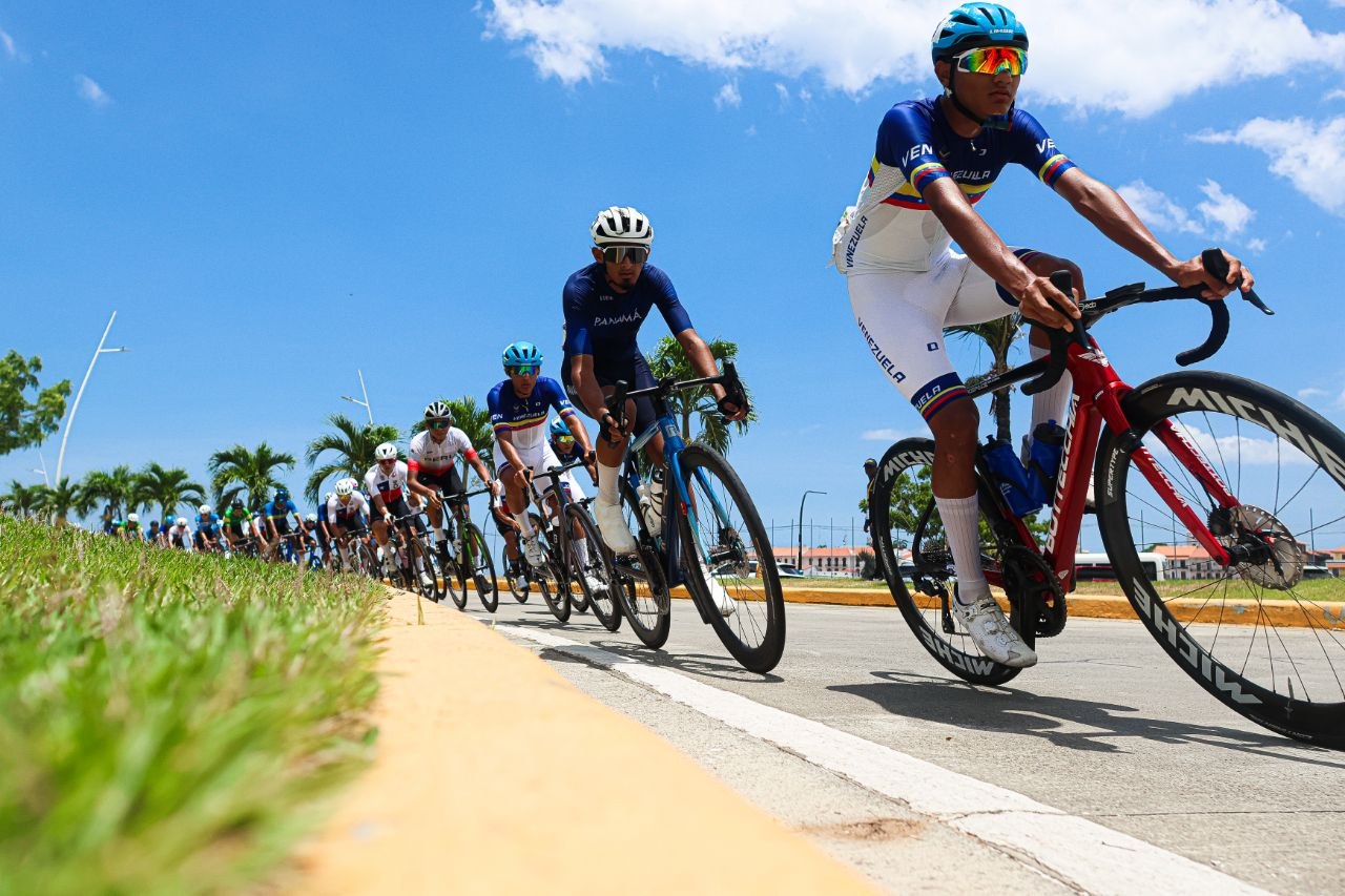 Edward Ayala alcanzó oro en ruta