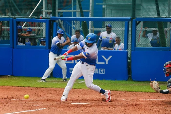 Softbol masculino inició con dos victorias