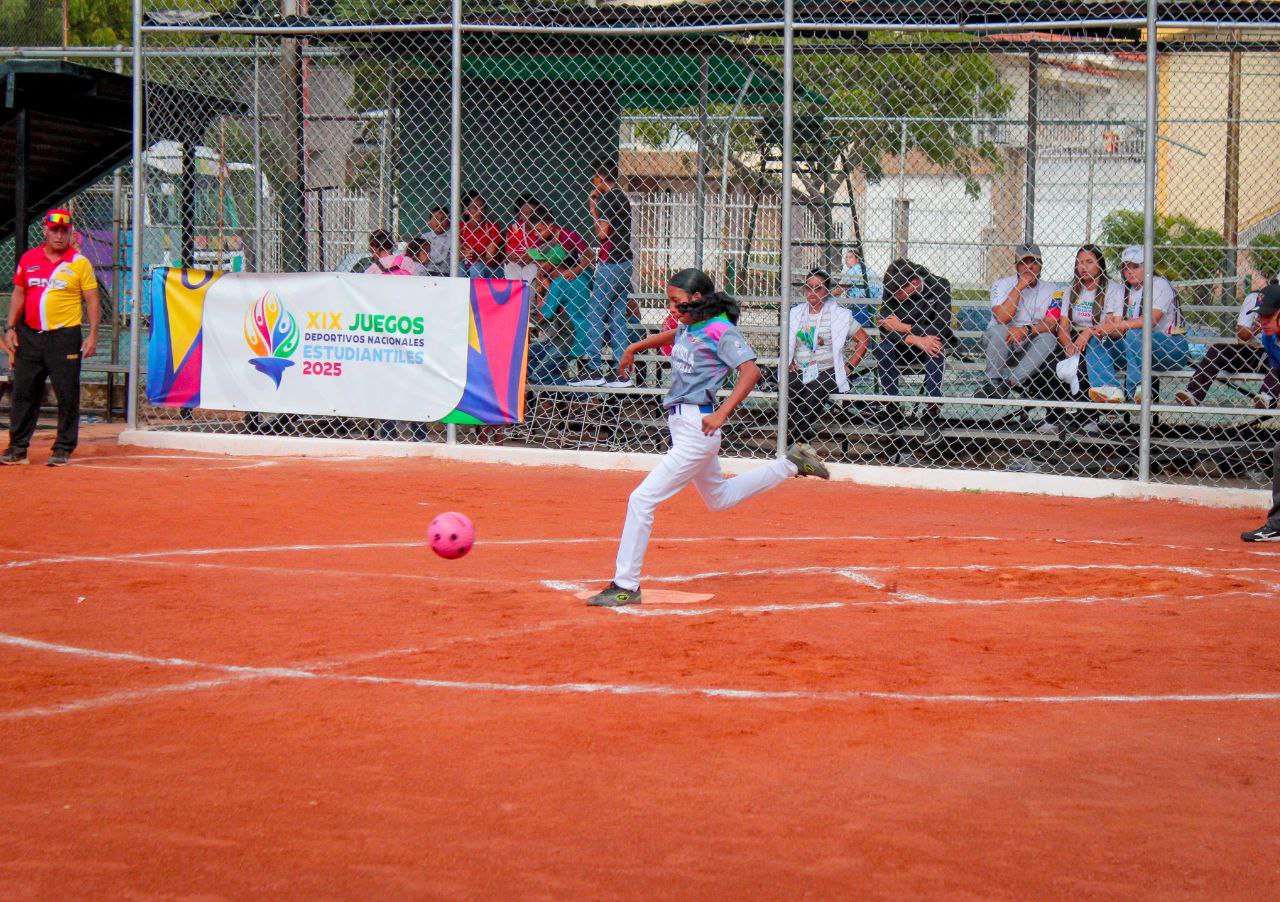 Kickingball se inició con mucha intensidad