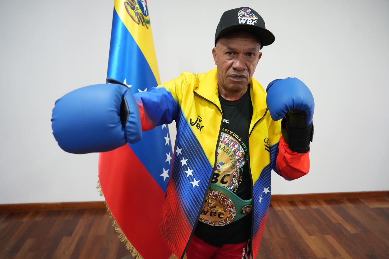 “Pantoño” Orono recibe homenaje en el 45 aniversario de su título mundial