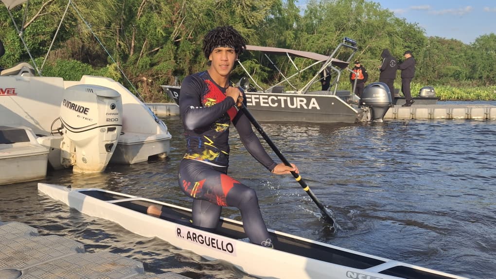 Argüello gana inédita medalla en canotaje