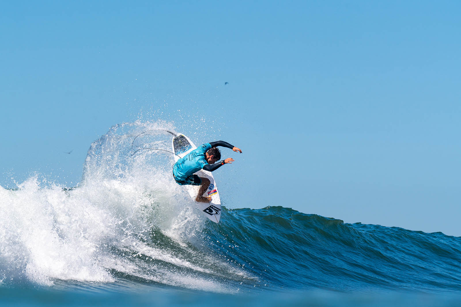 Surf se mantiene en batalla por metales