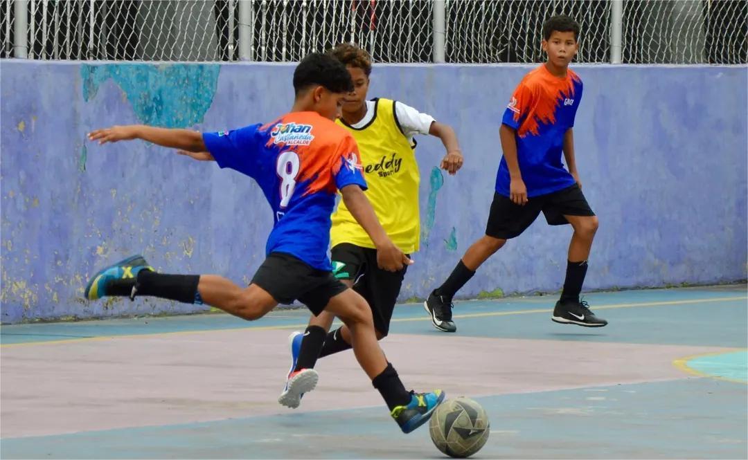 Fútbol sala y judo entran en acción