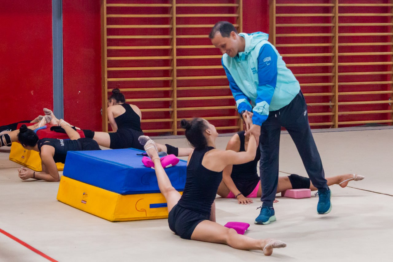 Gimnasia rítmica diseña nueva rutina histórica