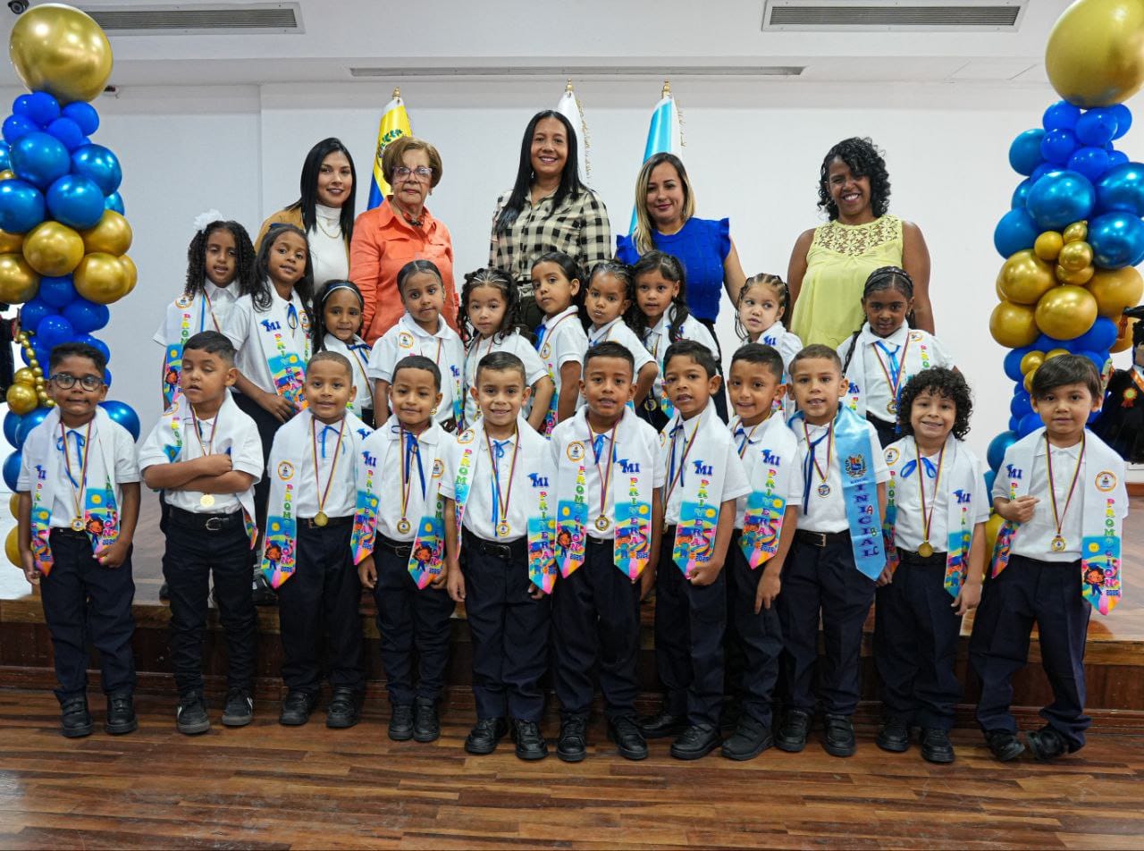 Bolívar Niño celebró promoción 2024-25