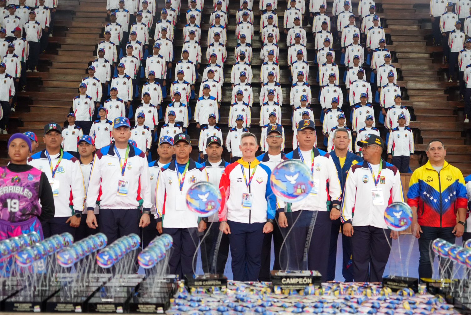 Interacademias recibieron dotación deportiva