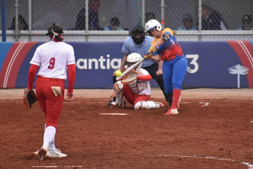 Venezuela se estrena con revés en el sóftbol femenino