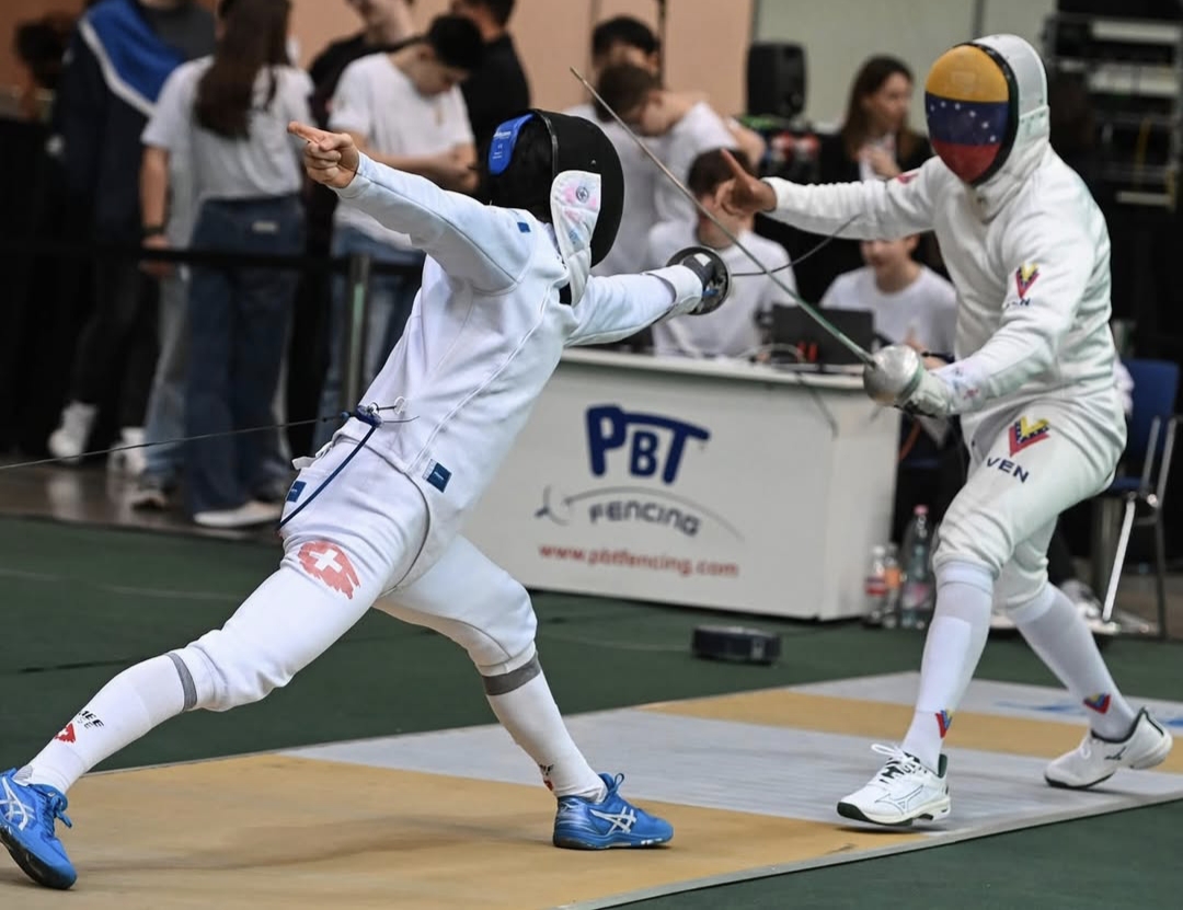 Élite nacional de espada al combate