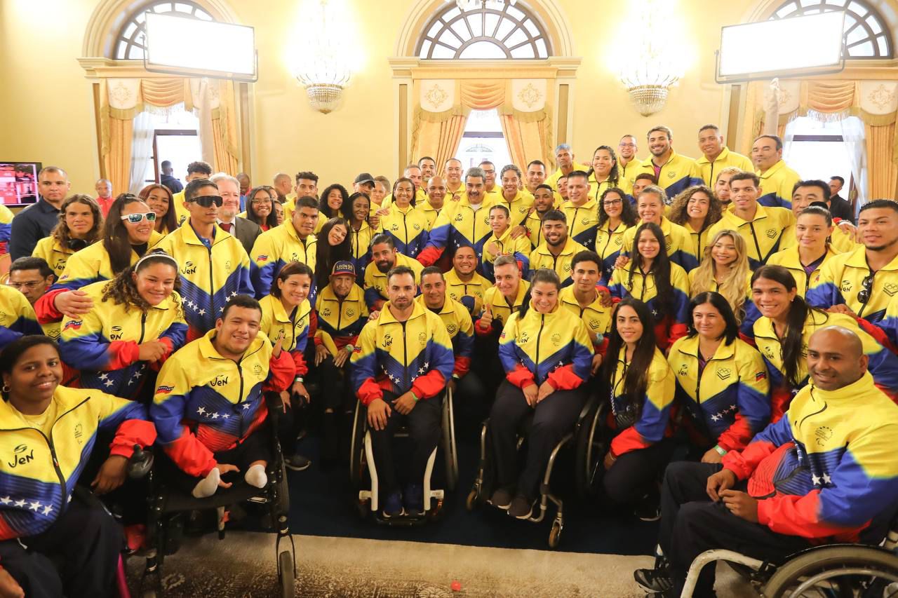 Presidente Nicolas Maduro abanderó atletas y paratletas vía a París 2024