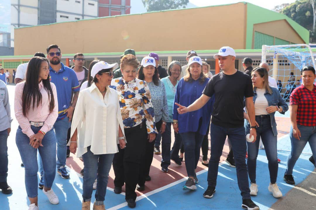EL 1X10 DEL BUEN GOBIERNO ATENDIÓ A MÁS DE 100 LICEOS DESDE LA PARROQUIA LA VEGA