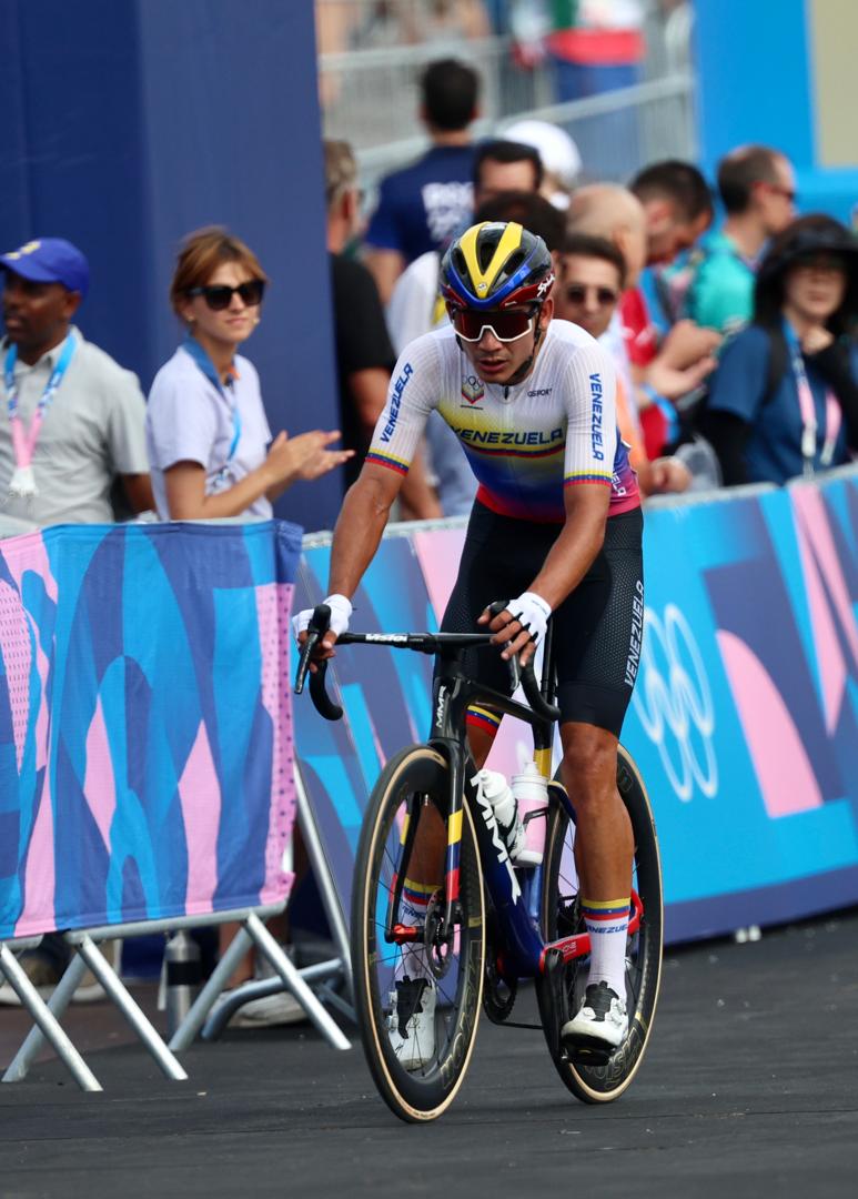 Aular se enfrenta a los gigantes del ciclismo en París