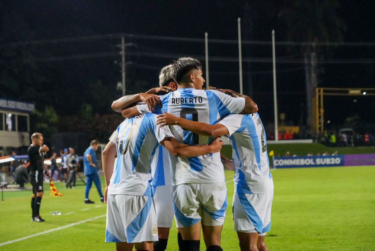 Argentina arrasa ante Brasil en el Sudamericano Sub-20