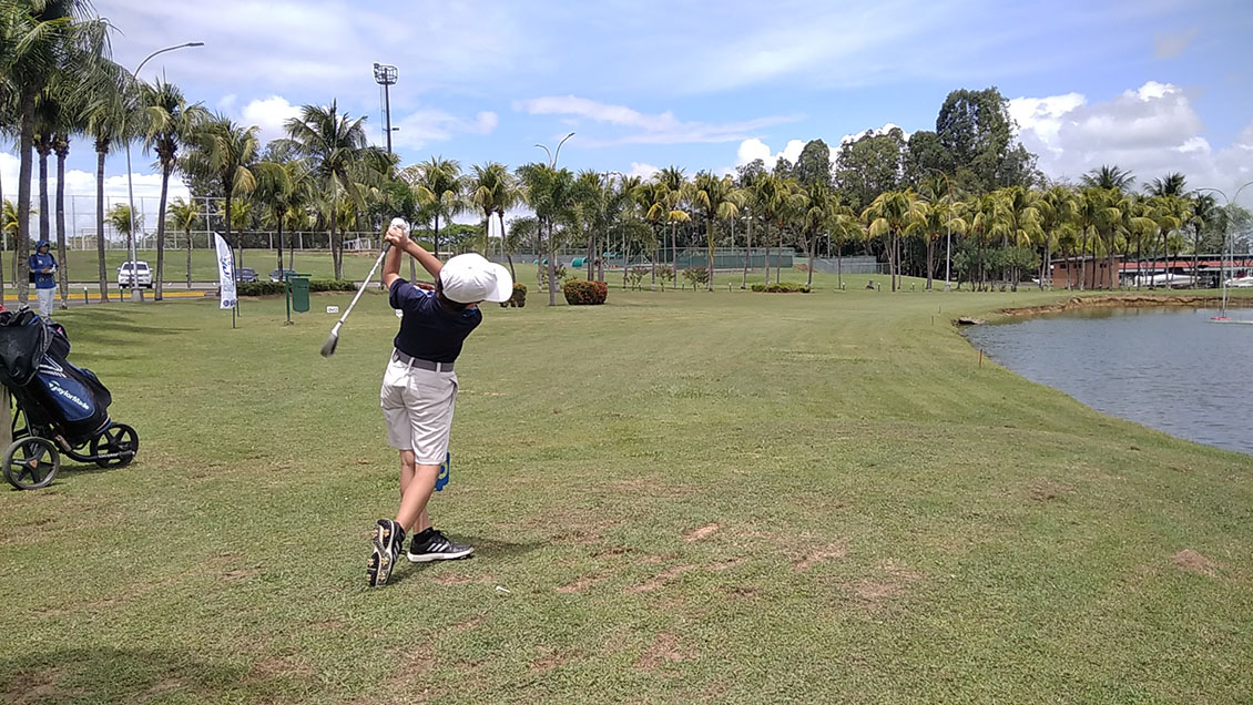 Promesas del golf miden su talento
