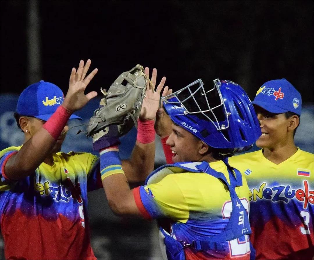 Softbol masculino suma segundo triunfo