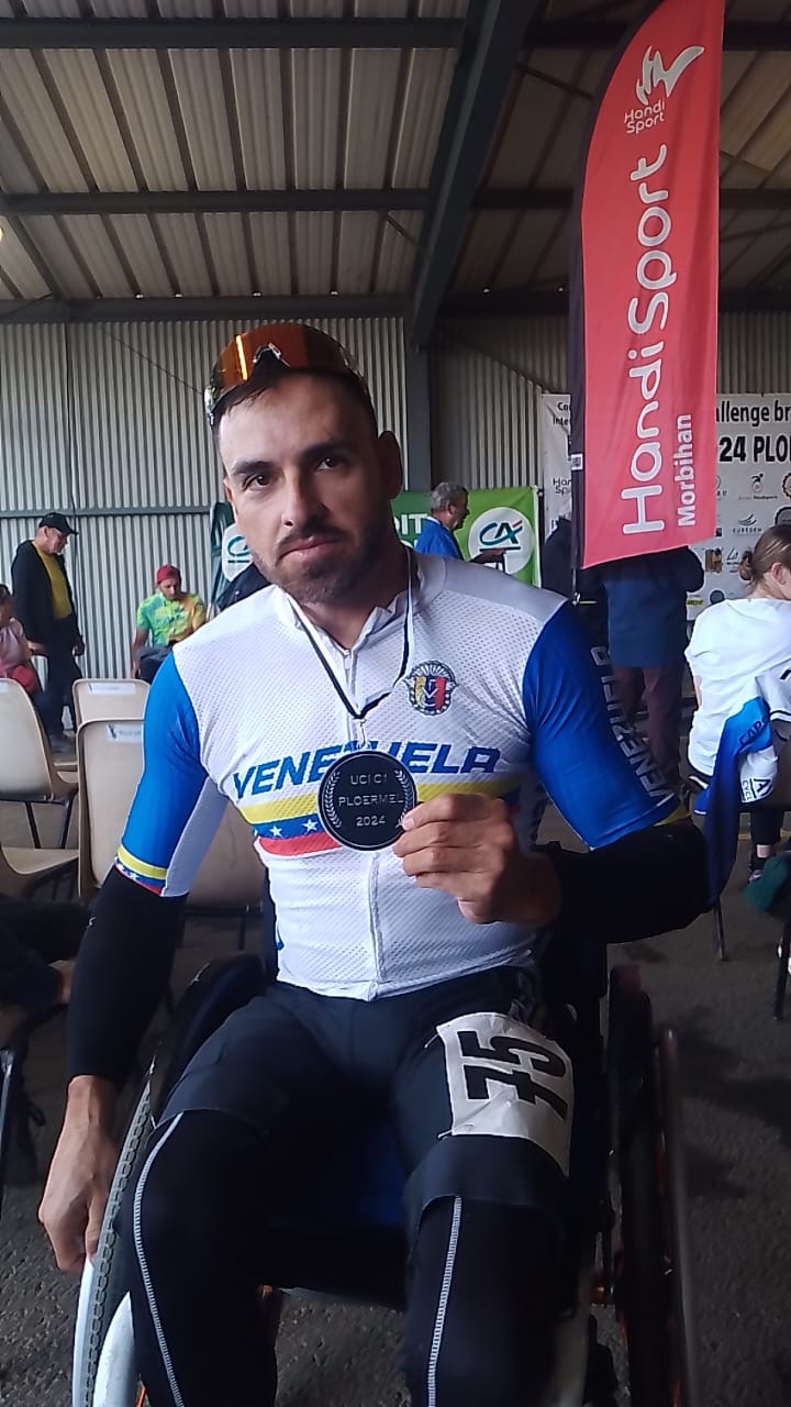 Richard Espinoza obtiene nuevo podio en Francia