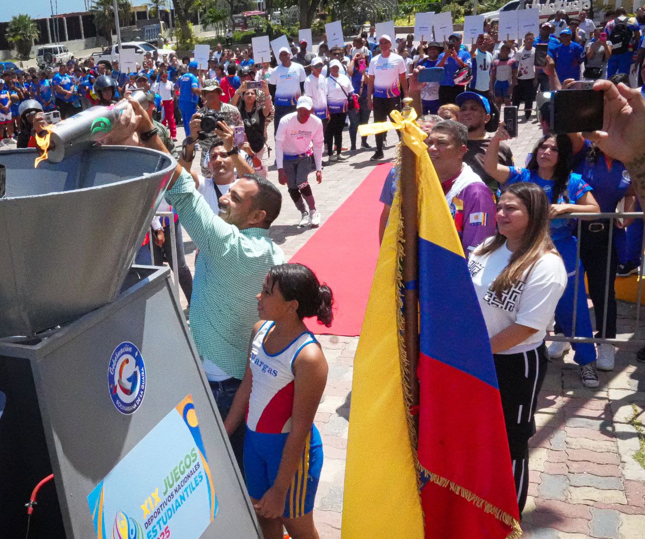 La Guaira se avivó con el Fuego Patrio