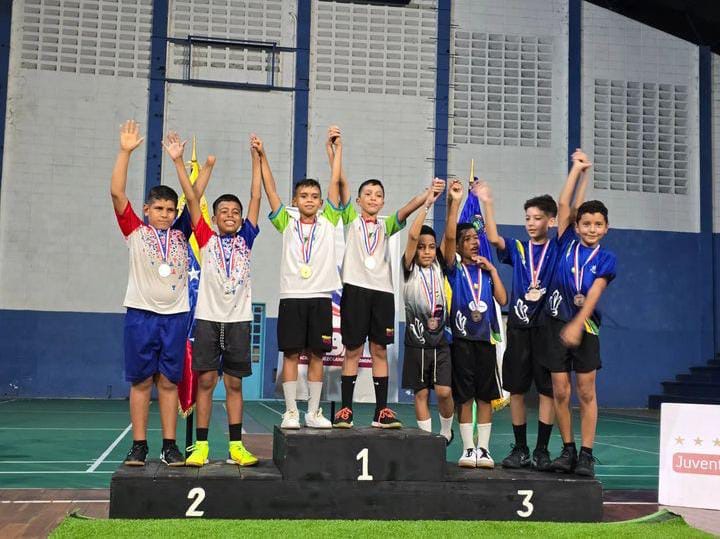 Jóvenes promesas brillan en el Campeonato Nacional de Bádminton