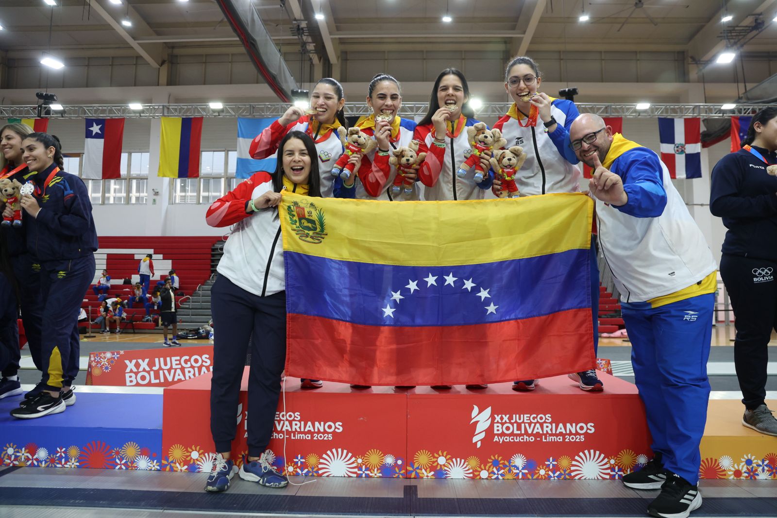 Esgrima se coronó con remontada del sable