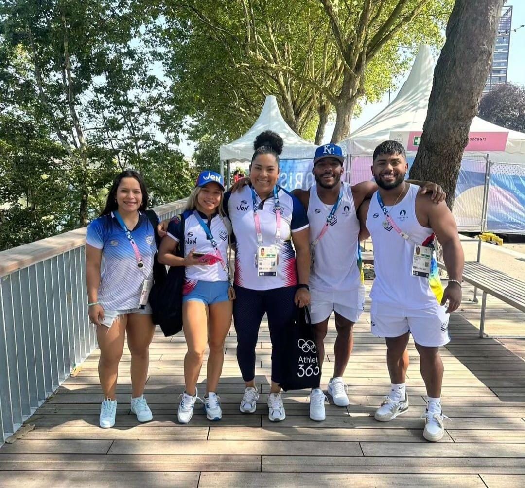 Equipo de Levantamiento llegó a París