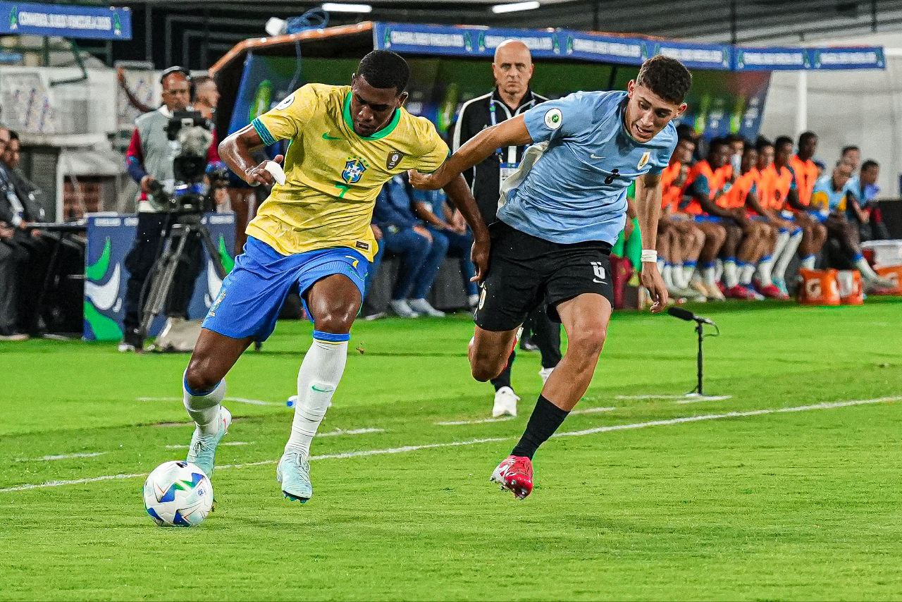 Hexagonal final comenzó con victorias de los clasificados del Grupo B