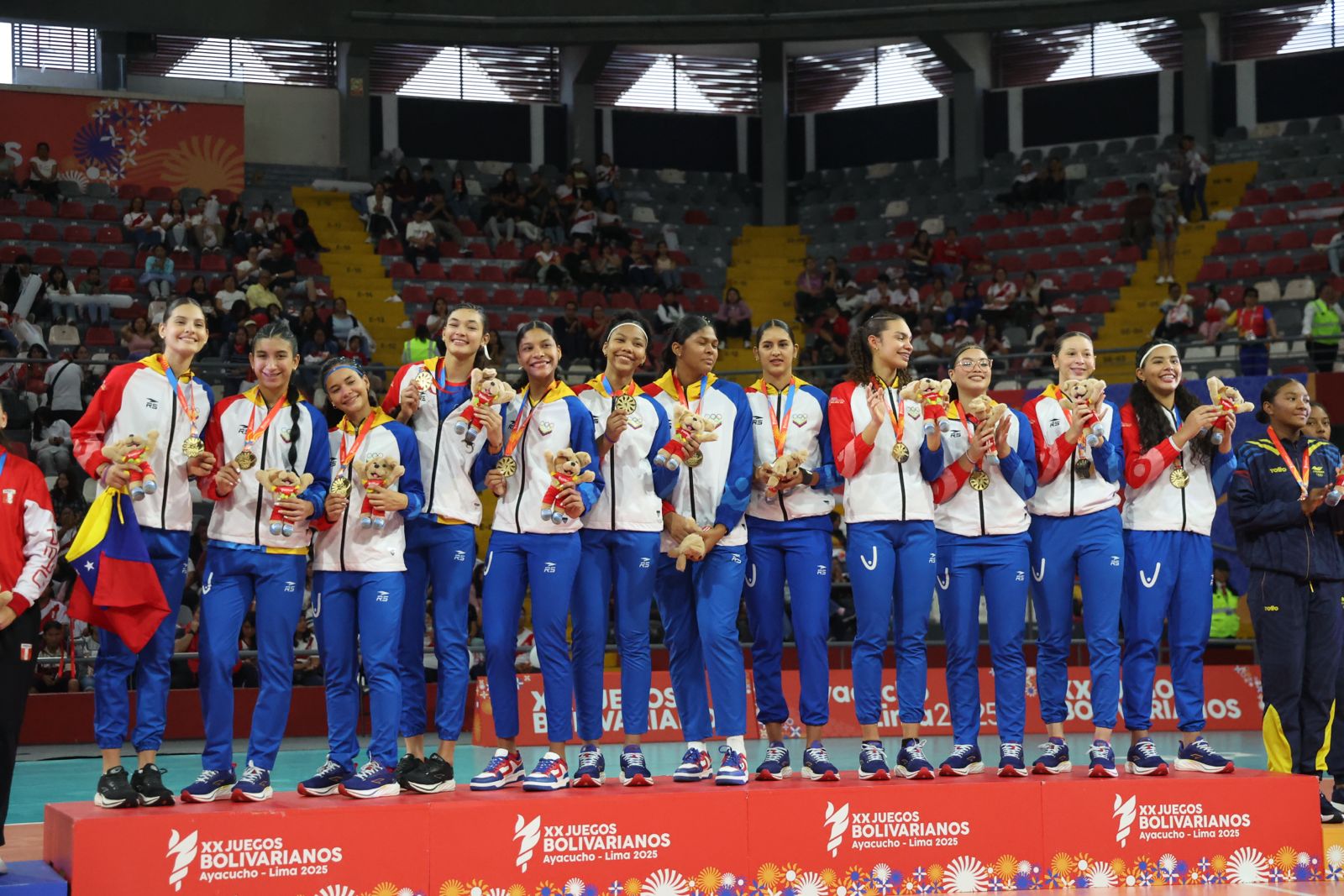 Voleibol femenino se consagró con la de oro