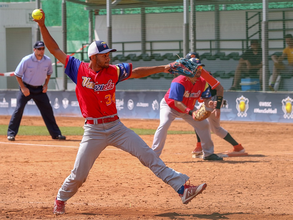 Softbol abre calendario en Mundial de Chengdu