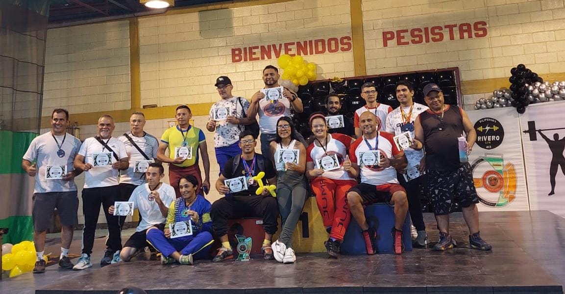 Lara realizó el primer Campeonato Master de Halterofilia