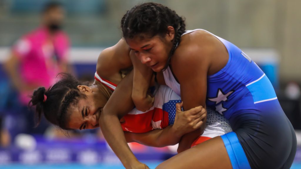 Lucha femenina cerró con tres preseas
