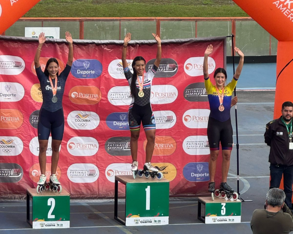 Daniela Bustamante se vistió de bronce