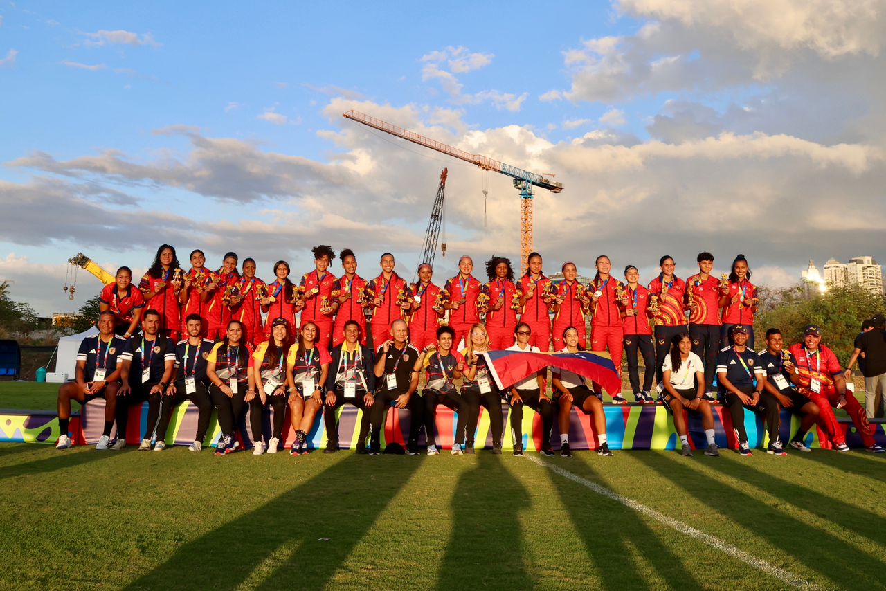 Fútbol femenino se colgó la dorada