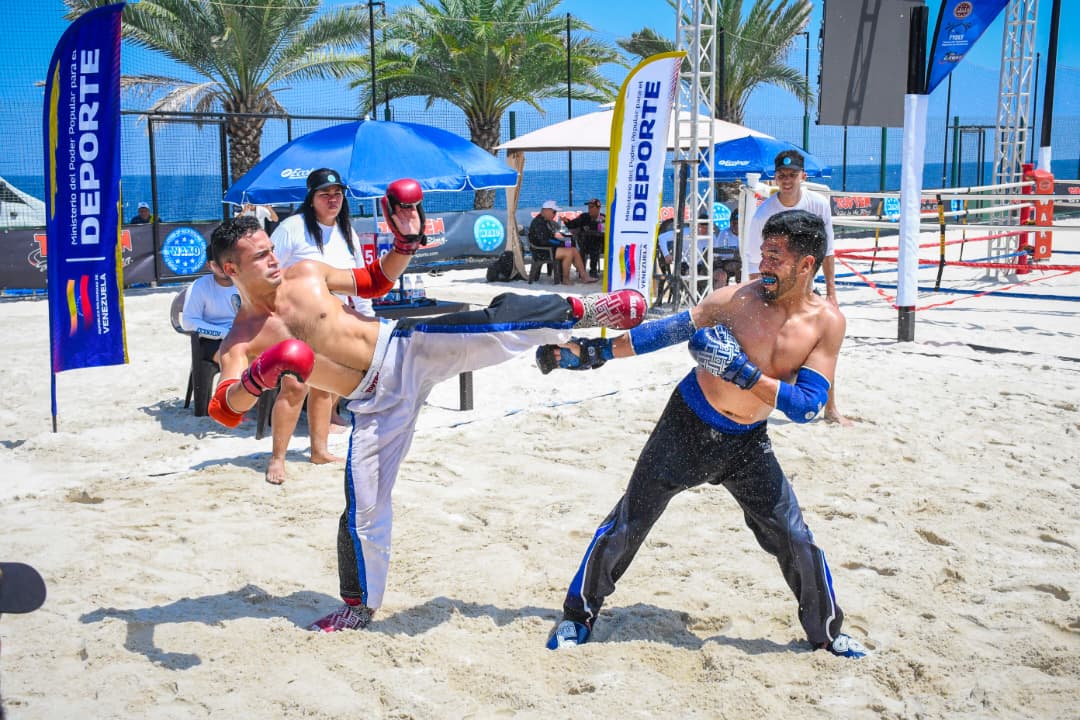 Internacional de Kickboxing playa en acción