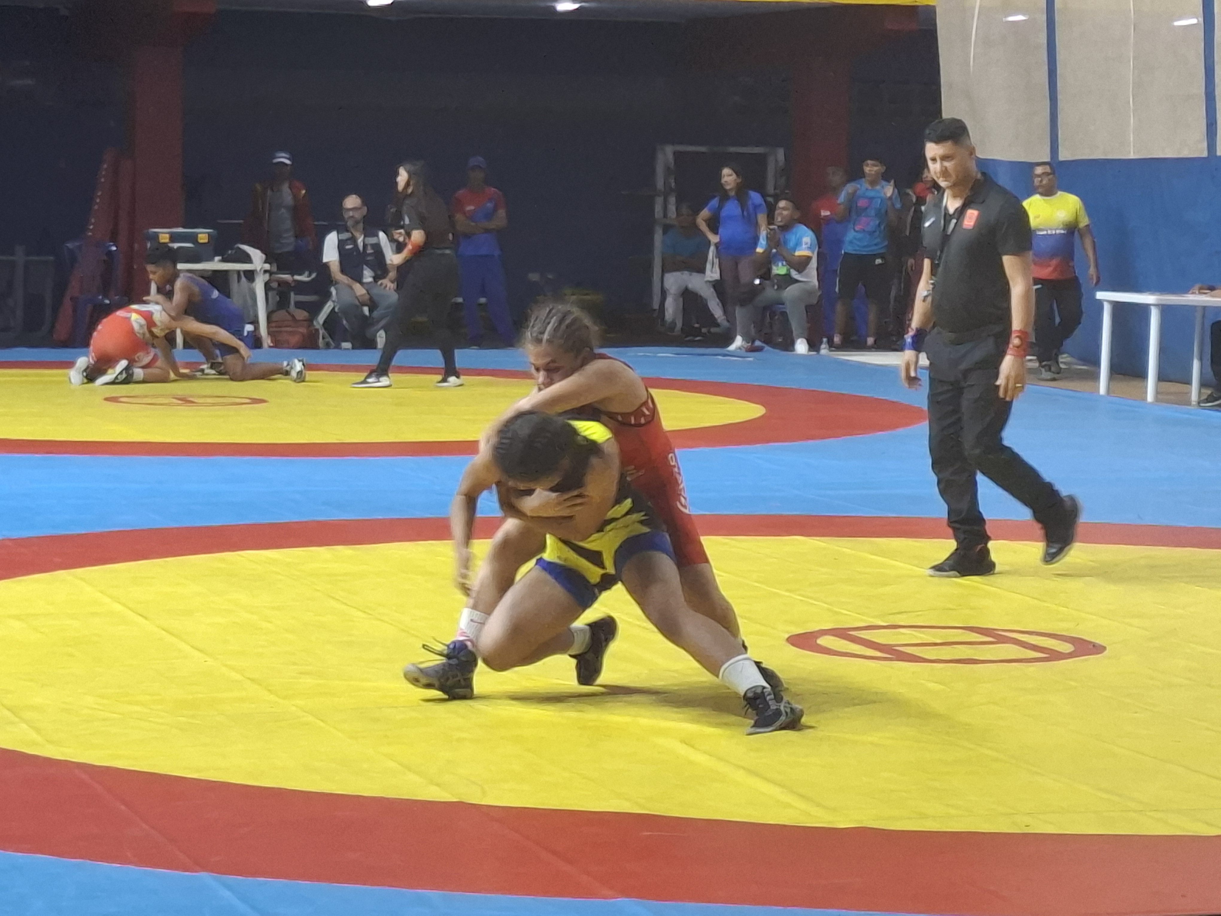 La lucha infantil muestra su talento en Caracas
