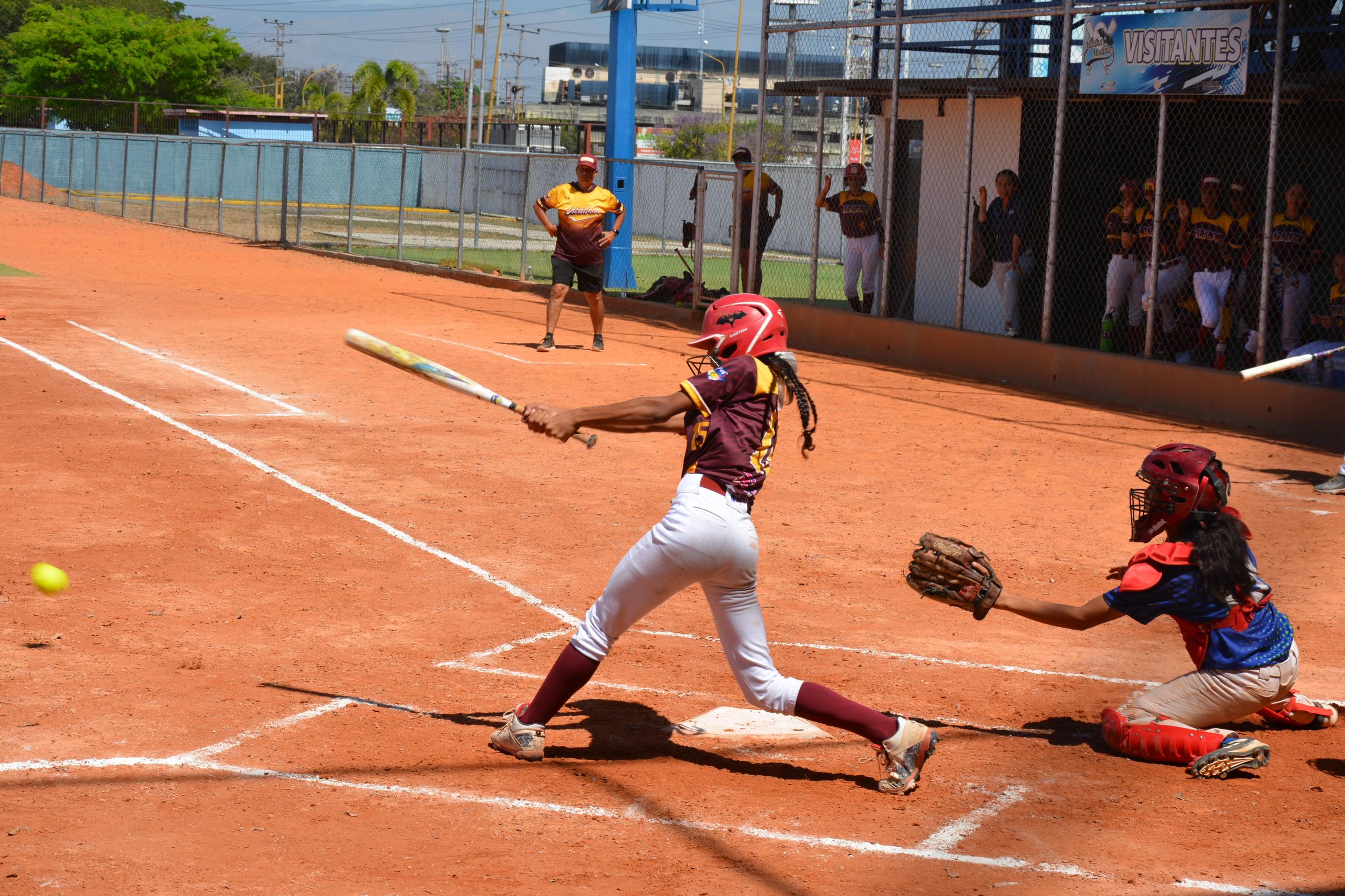 Valencia celebra fiesta del softbol