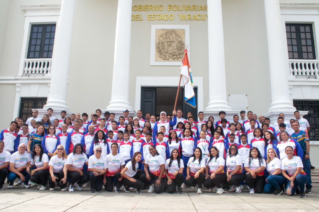 Atletas reciben estandarte yaracuyano