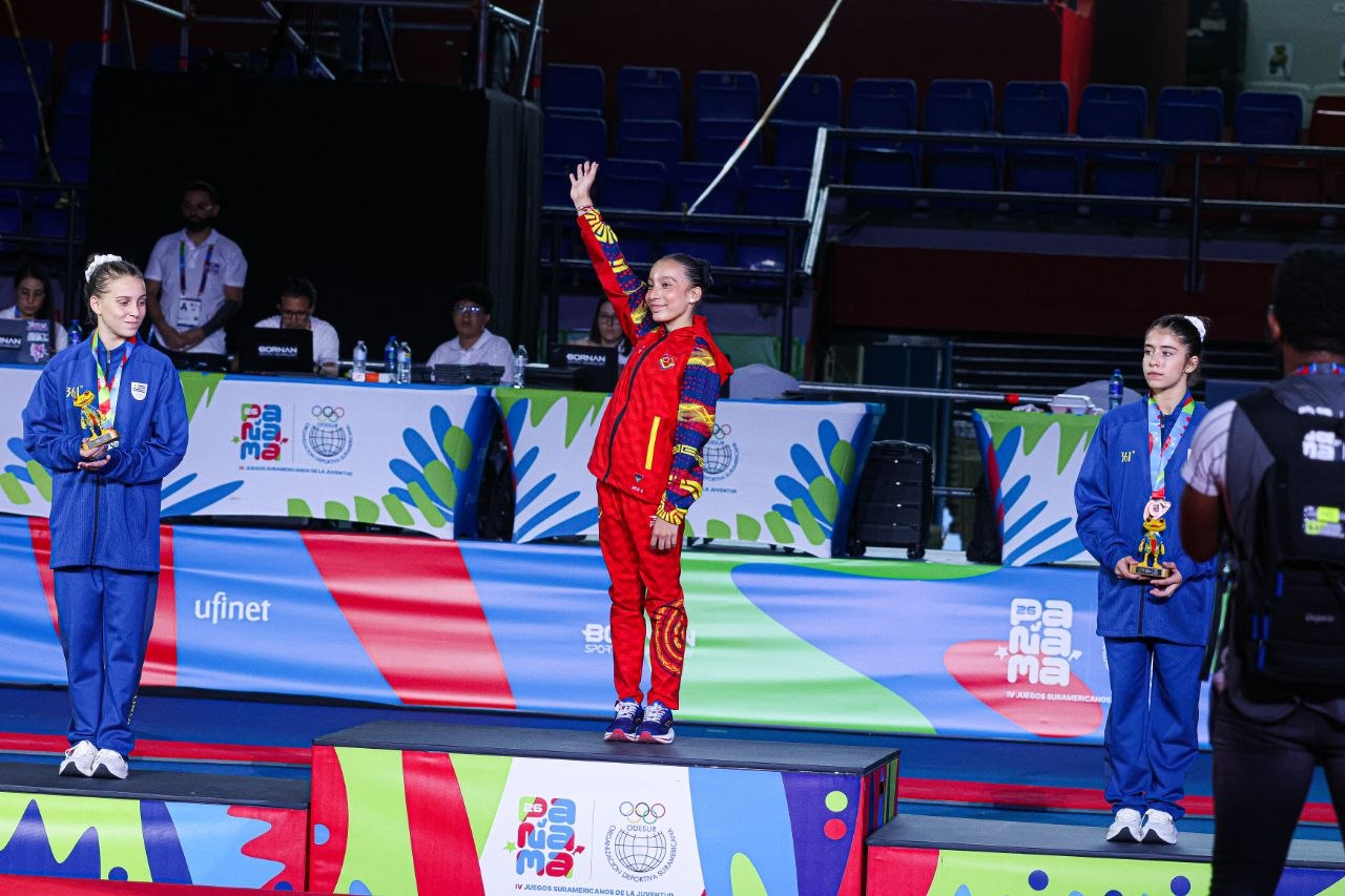Mia Garcés conquistó oro en gimnasia