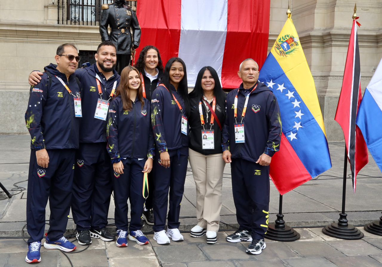 Tricolor nacional ondea en el corazón de Lima