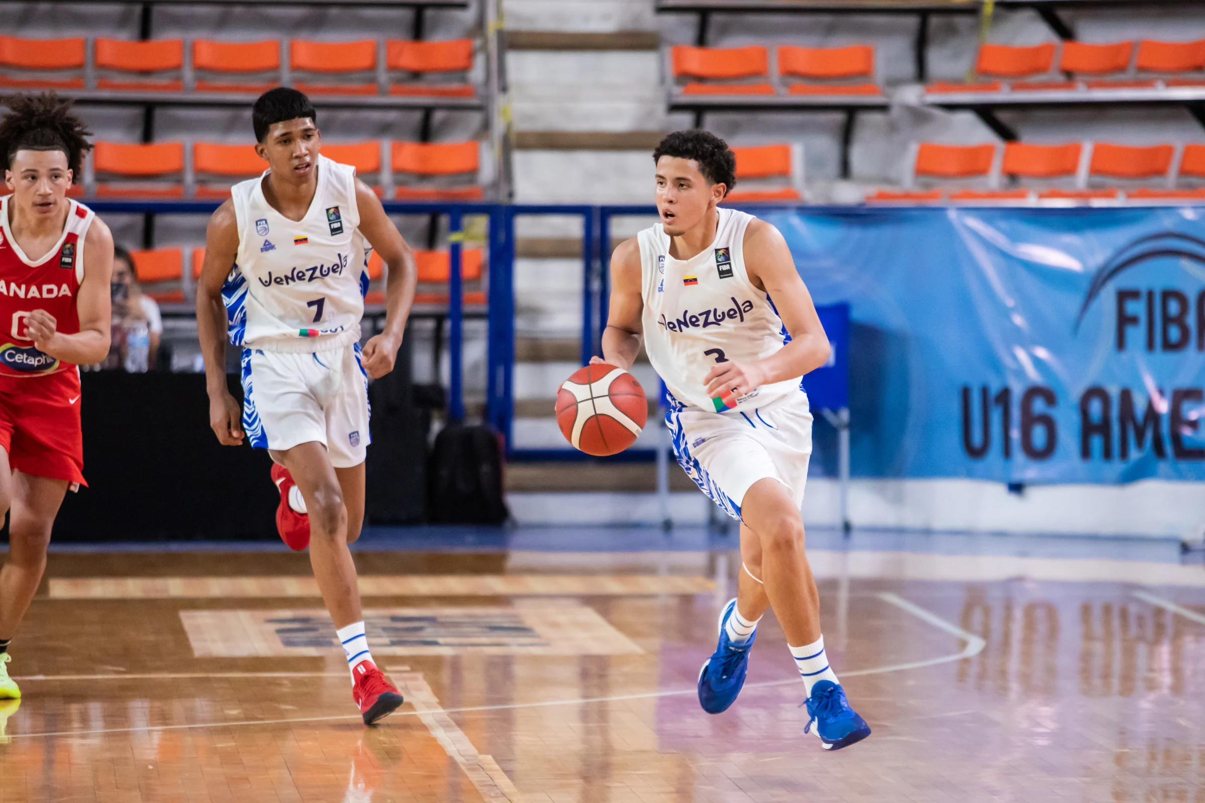 Venezuela guerreó en el debut con Canadá